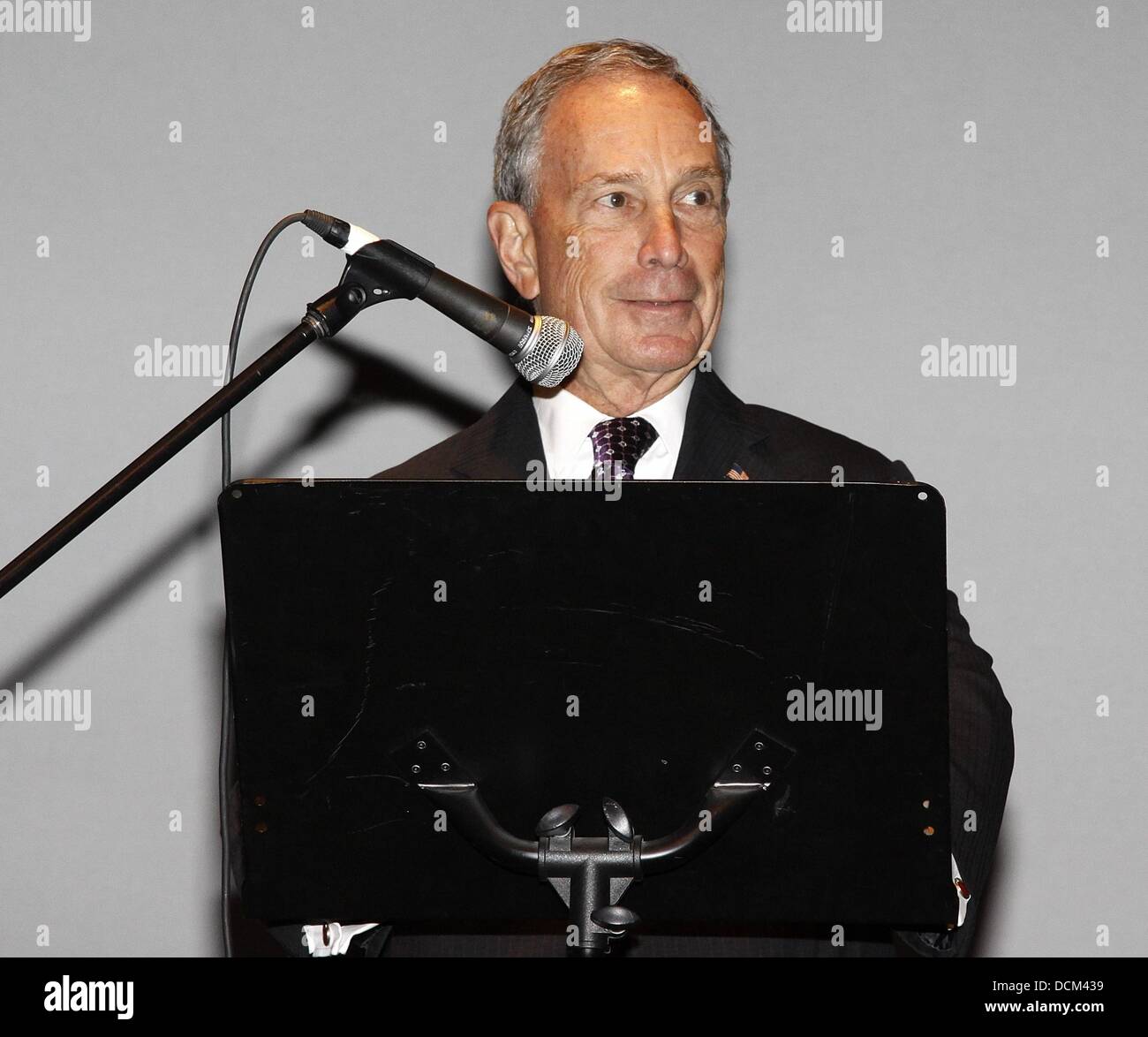 Il sindaco Michael Bloomberg La MaMa DEL 50 ANNIVERSARIO STAGIONE gala tenutosi presso l'Ellen Stewart Teatro. La città di New York, Stati Uniti d'America - 17.10.11 Foto Stock