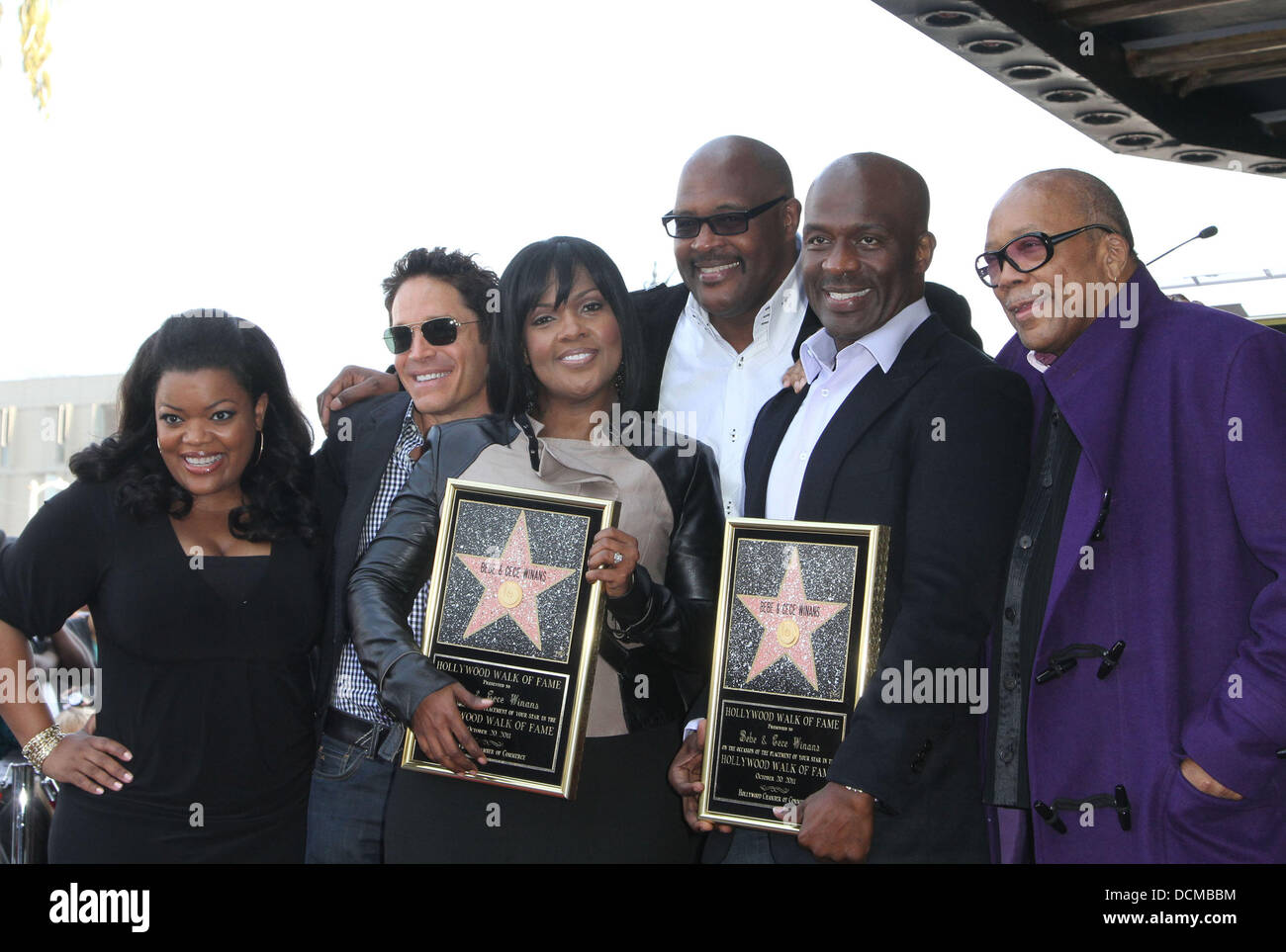 Yvette Nicole Freeman, Dave Koz, CeCe Winans, Marvin Winans, BeBe Winans e Quincy Jones BeBe Winans e CeCe Winans sono onorati sulla Hollywood Walk of Fame di Hollywood, in California - 20.10.11 Foto Stock