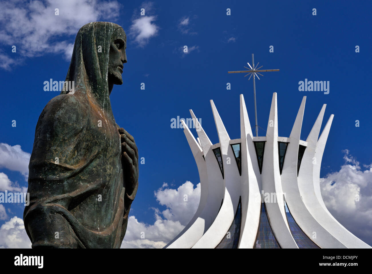 Il Brasile, Brasilia: evangelista e la parte superiore della Catedral Metropolitana Nossa Senhora Aparecida Foto Stock