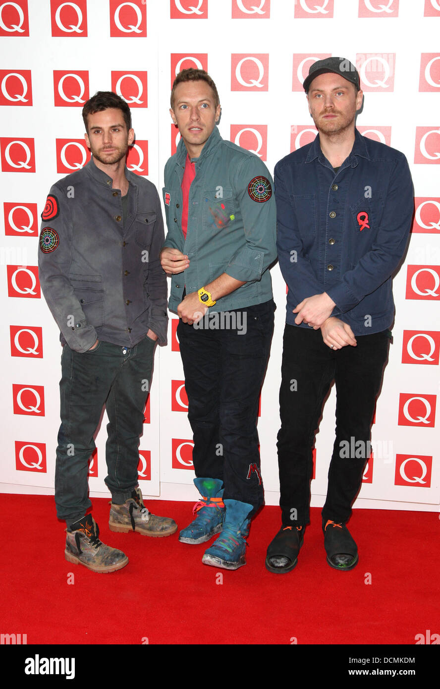 Jonny Buckland, Chris Martin e Guy Berryman dei Coldplay la Q Awards 2011  tenutasi presso la struttura Grosvenor House Hotel - Gli arrivi di Londra -  Inghilterra - 24.10.11 Foto stock - Alamy