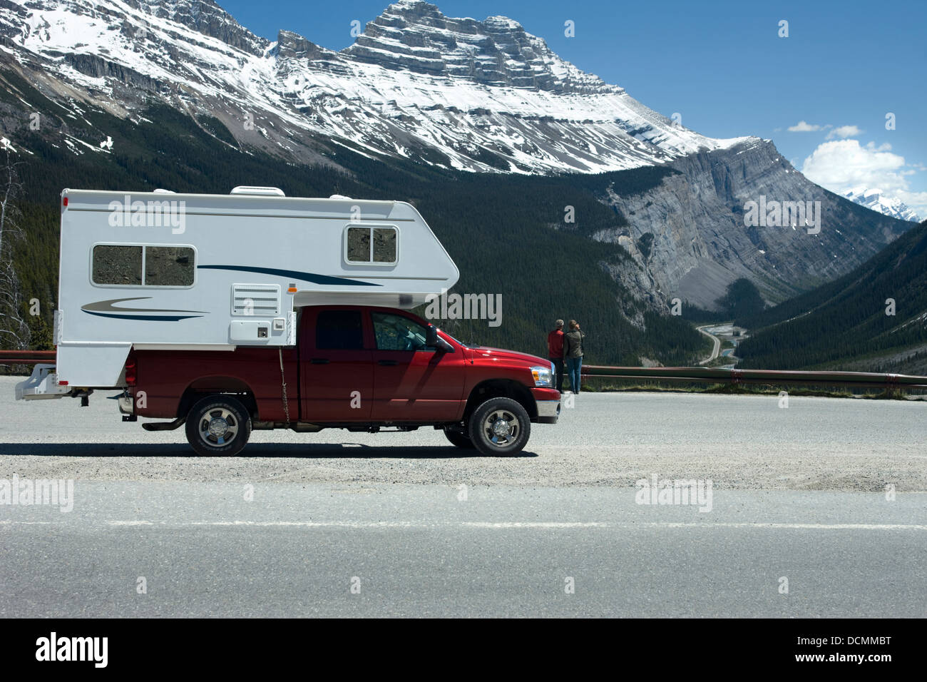 CAMPER VAN SUNWAPTA PASS Icefields Parkway BANFF Jasper National Park nello stato di Alberta in Canada Foto Stock