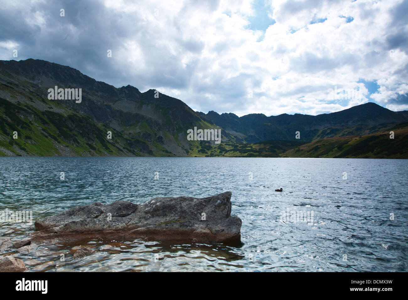 Lo splendido paesaggio del lago di montagna o cinque laghi valley nel Parco nazionale dei Alti Tatra Foto Stock