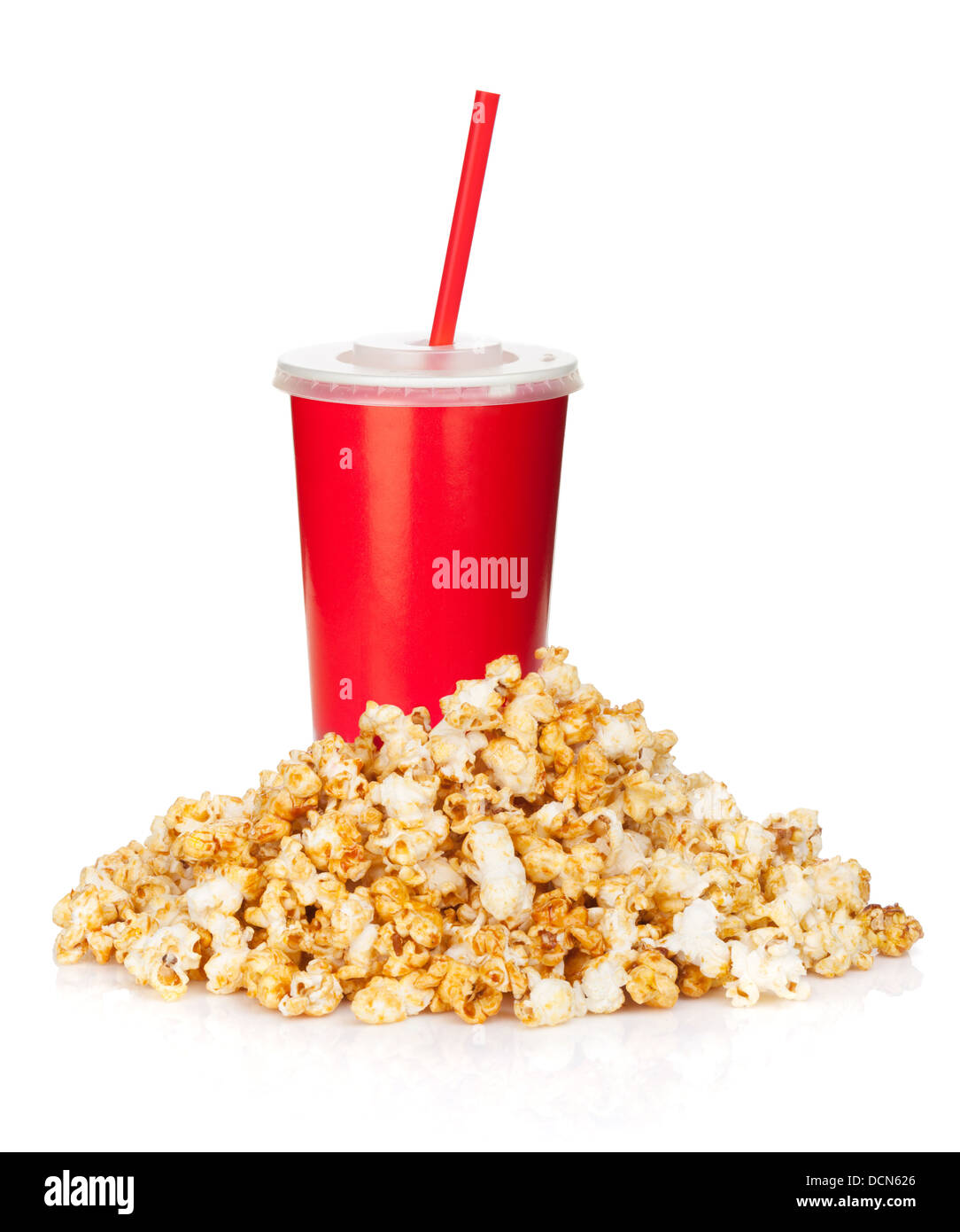 Popcorn e fast food drink. Isolato su sfondo bianco Foto Stock