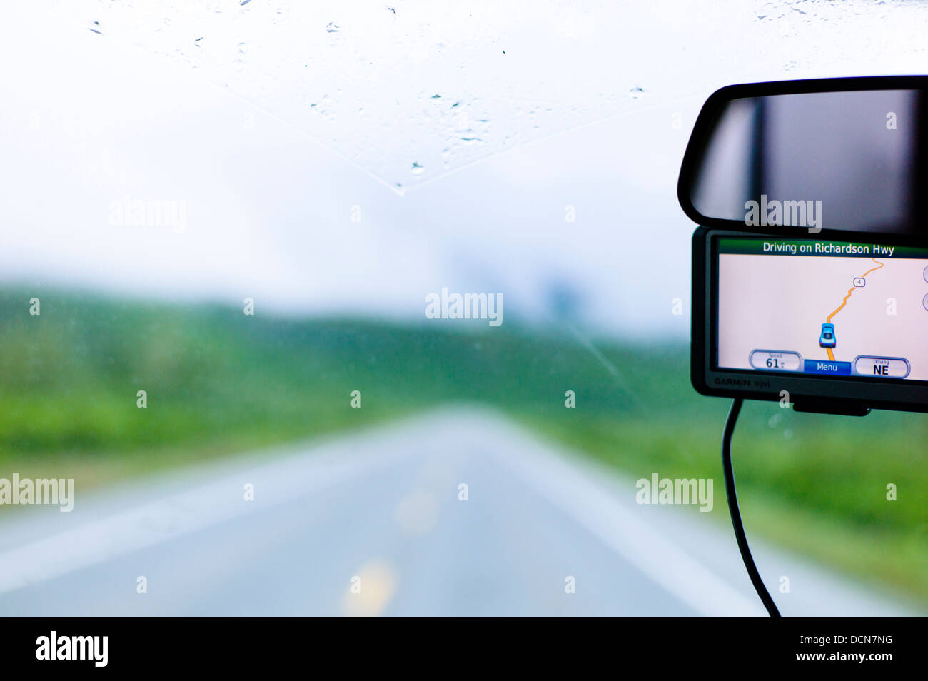 La nebbia e bagnato Highway 4, Richardson Highway, Thompson Pass, vicino a Valdez, Alaska, STATI UNITI D'AMERICA Foto Stock
