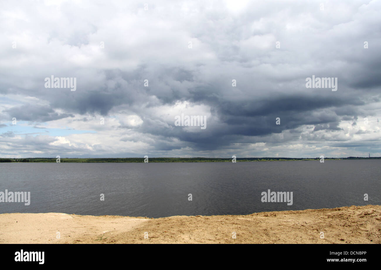 La spiaggia sul fiume Volga Foto Stock