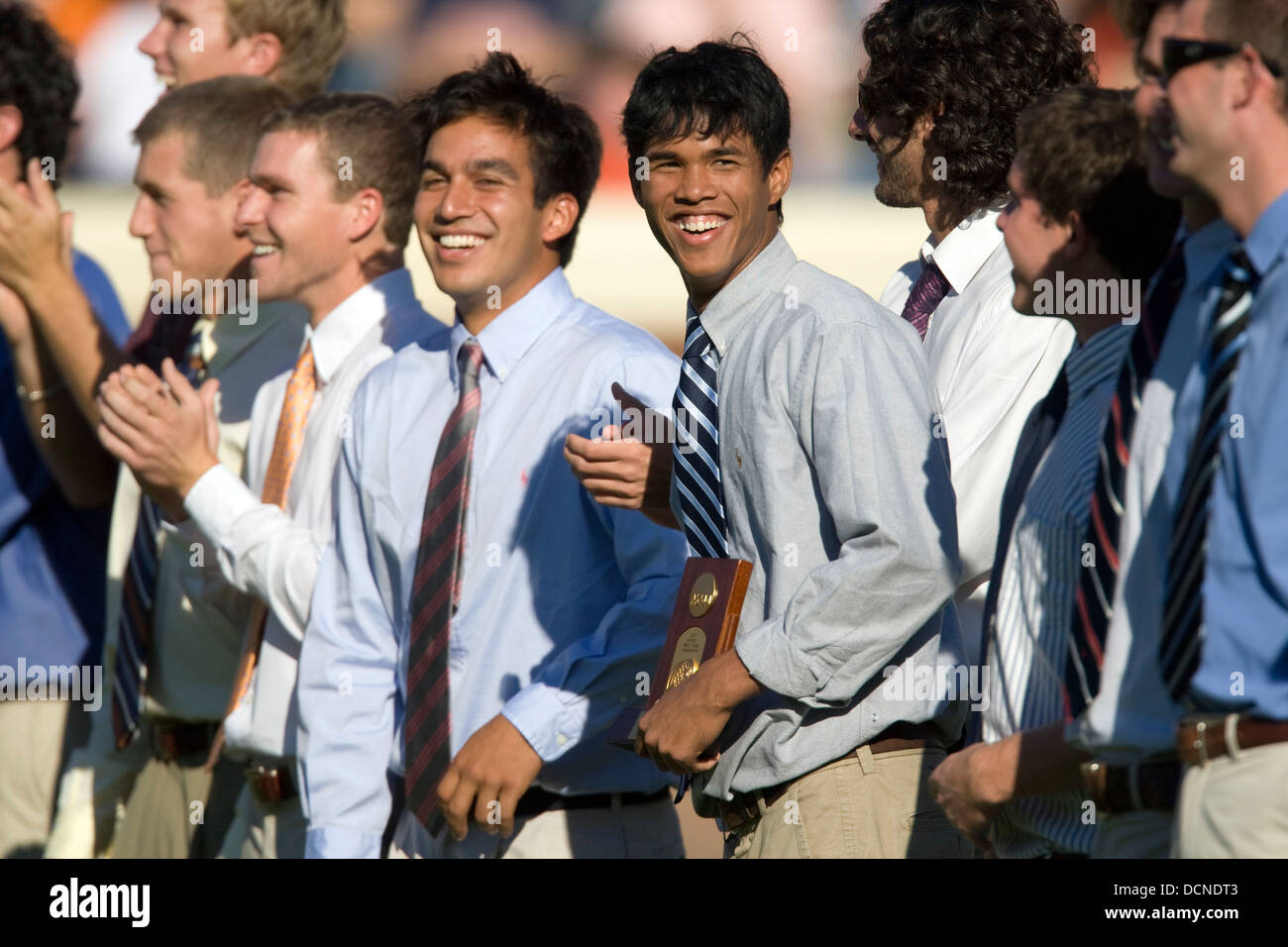 La Virginia di Tennis maschile Team, compresi national champion Somdev Devvarman furono onorati durante l'uva v UCONN gioco a Scott Stadium di Charlottesville, VA il 13 ottobre 2007. Foto Stock