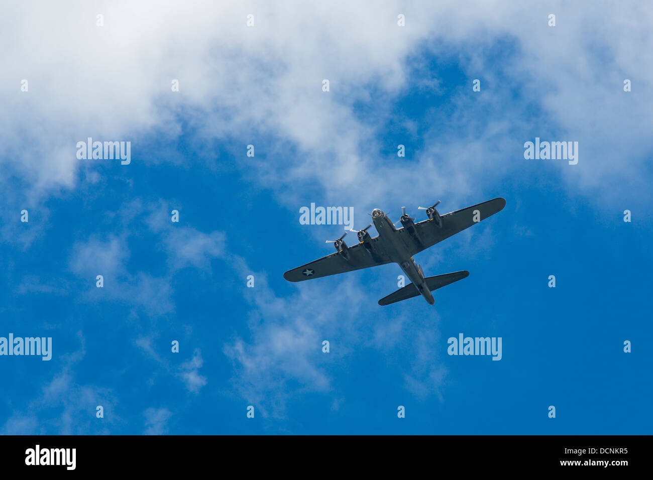 Boeing B-17 Flying Fortress II Guerra Mondiale bomber sorvolano Buffalo New York Stati Uniti Foto Stock