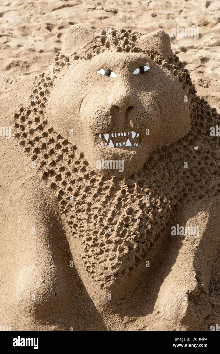 Castello di sabbia sulla spiaggia, Durban, Sud Africa Foto Stock