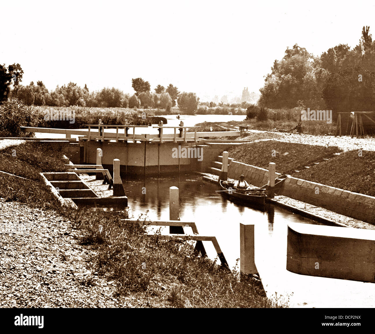Old Windsor bloccare Fiume Tamigi periodo Vittoriano Foto Stock