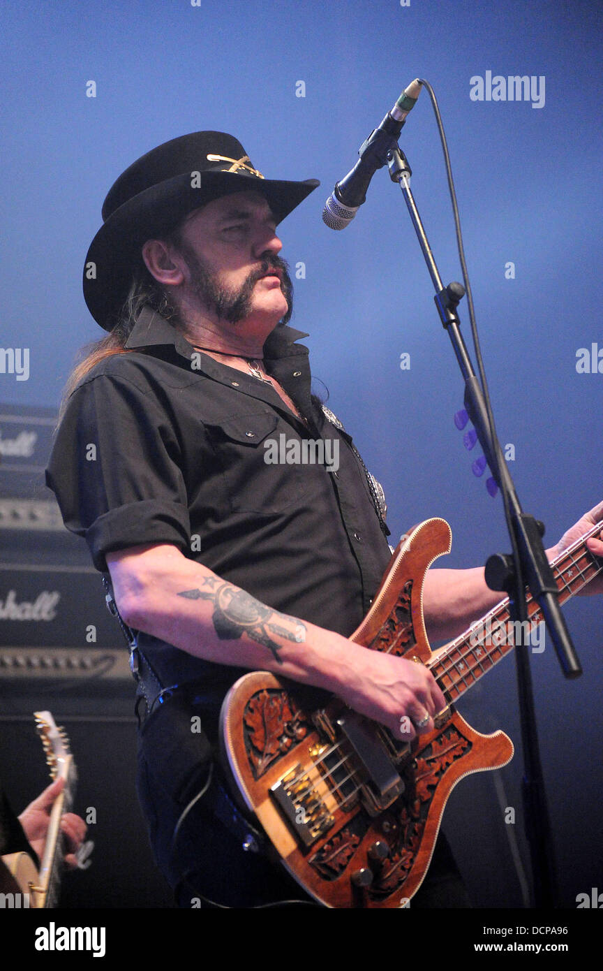 Ian "" Lemmy Kilmister dei Motorhead performanti a Wolverhampton Civic Center come aprono il loro 'Il mondo è tuo' 2011 tour del Regno Unito. Wolverhampton, Inghilterra - 02.11.11 Foto Stock