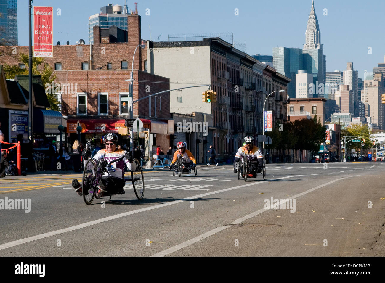 Sedia a rotelle atleti impegnati il 2011 ING New York City Marathon New York City, Stati Uniti d'America - 06.11.11 Foto Stock