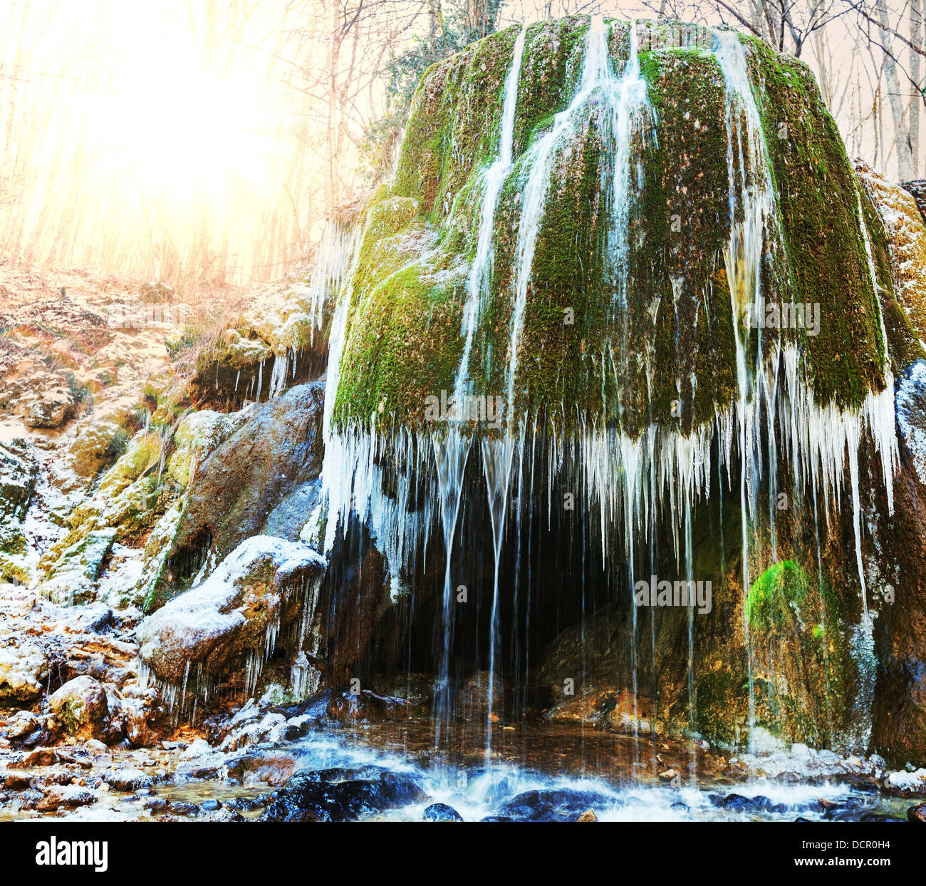 La cascata nel bosco Foto Stock