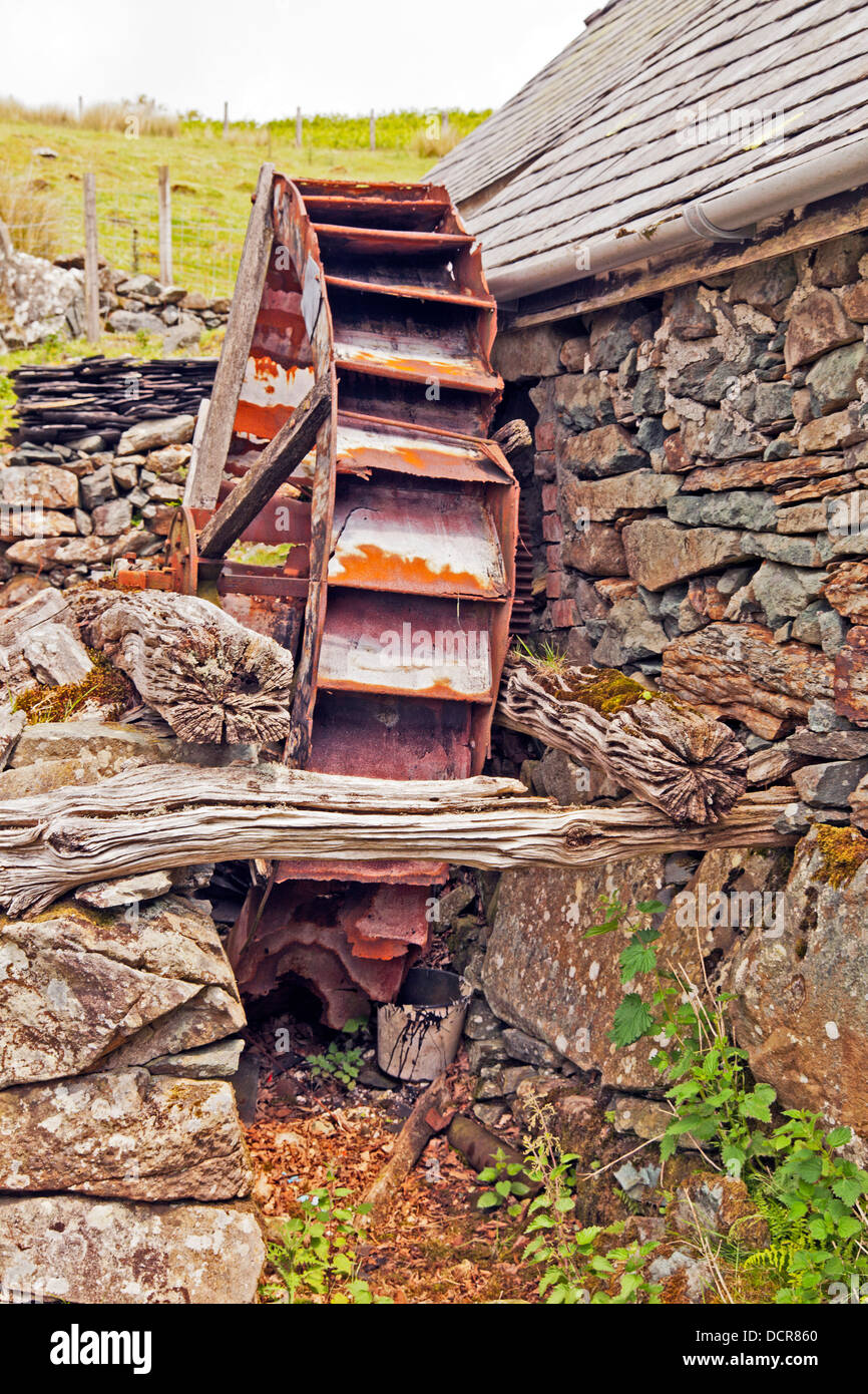 Il vecchio in disuso ruota di acqua Foto Stock