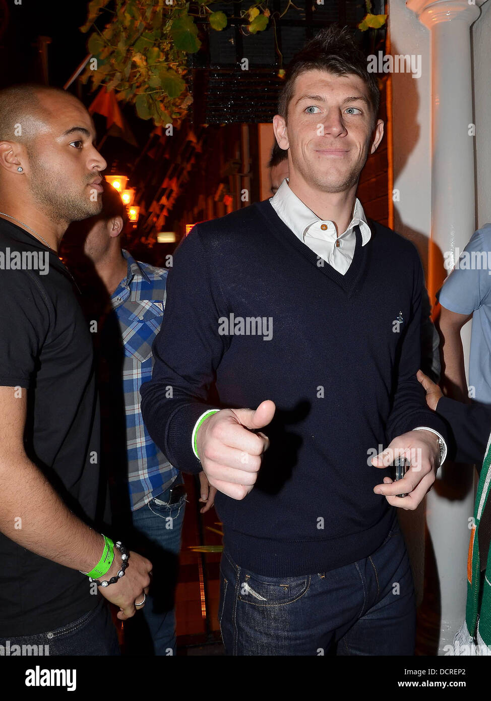 Keiren Westwood, la Repubblica di Irlanda squadra di calcio e alcuni di loro mattacchioni arrivano al nightclub Krystle per celebrare le qualifiche per Euro 2012 dopo il pareggio con la Estonia all'Aviva Stadium. Dublino, Irlanda - 15.11.11 Foto Stock