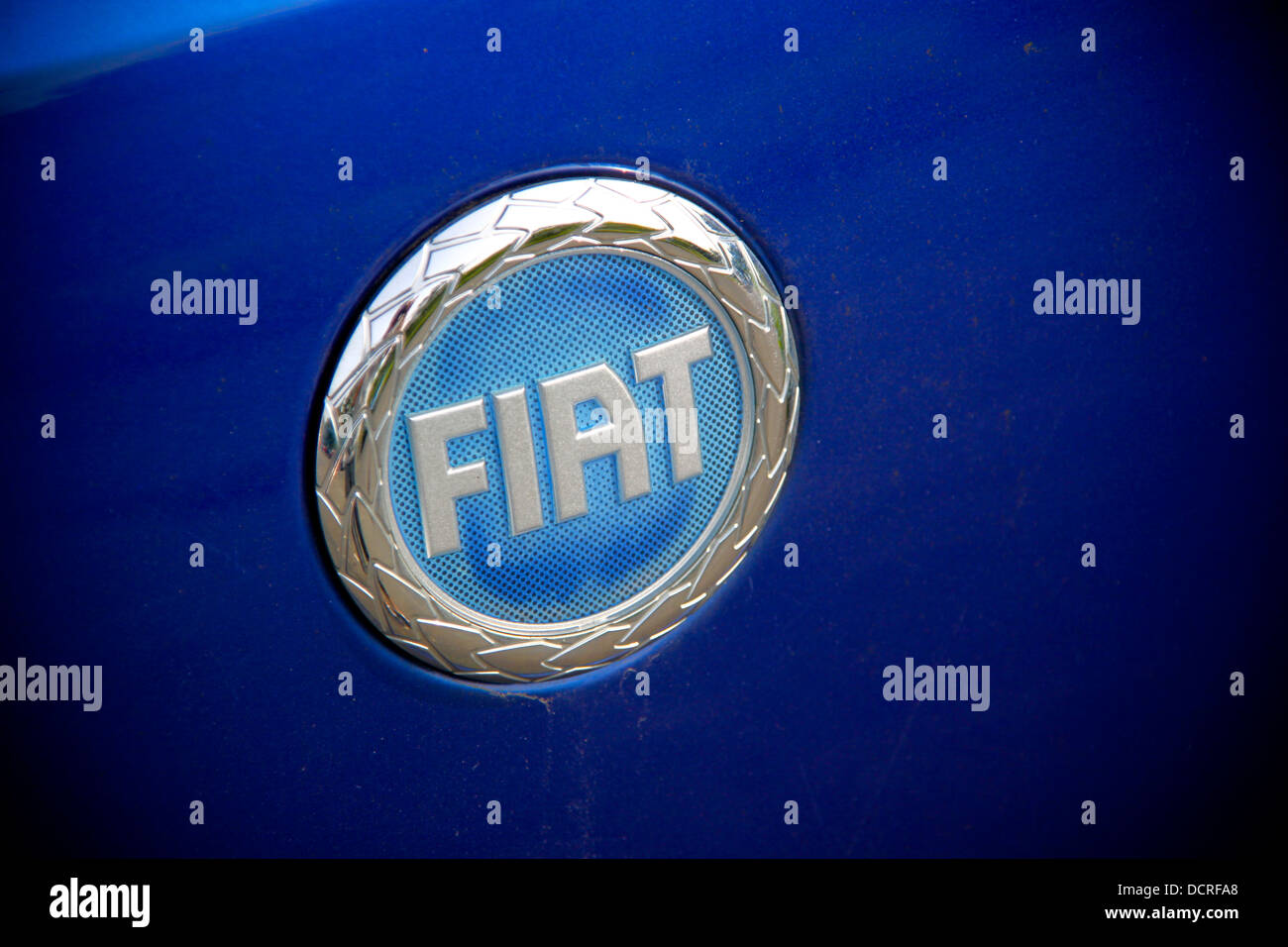 Fiat Auto badge su auto blu Foto Stock