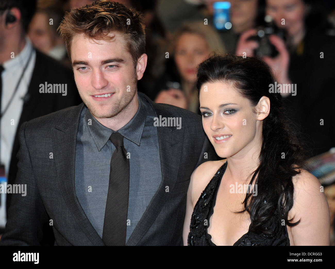 Robert Pattinson, Kristen Stewart Twilight Saga: Rottura dell'alba Parte 1 UK film Premiere detenute presso il Westfield Stratford - Arrivi. Londra, Inghilterra - 16.11.11 Foto Stock