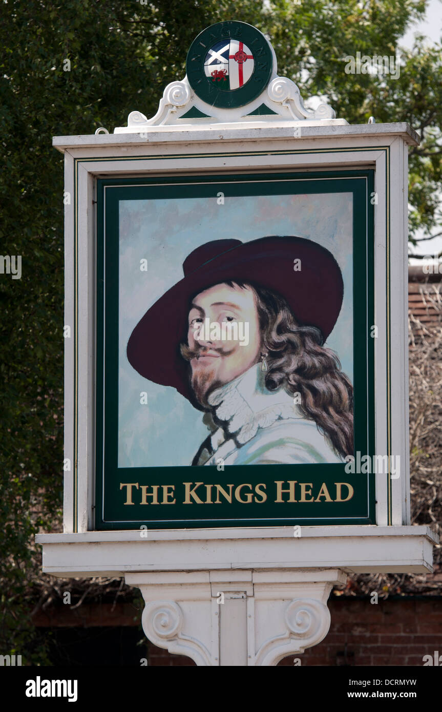 Il Kings Head pub segno, Wellesbourne, Warwickshire, Regno Unito Foto Stock