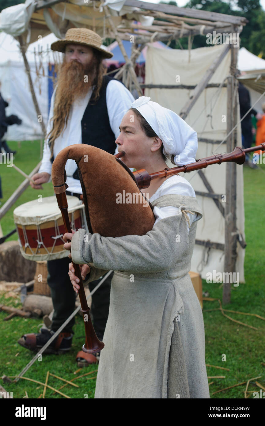 Musica medievale in Scozia il Festival della storia a Chatelherault Country Park vicino a Hamilton in South Lanarkshire Foto Stock