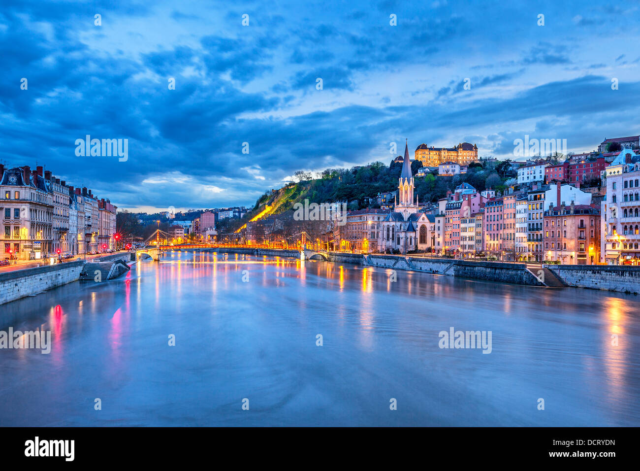 Fiume Saona nella città di Lione alla sera, Francia Foto Stock