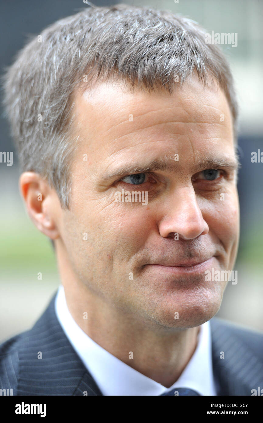 Norwegian oil company Statoil CEO Helge Lund lascia 10 Downing Street dopo un incontro con il Primo Ministro David Cameron. Londra, Inghilterra - 21.11.11 Foto Stock