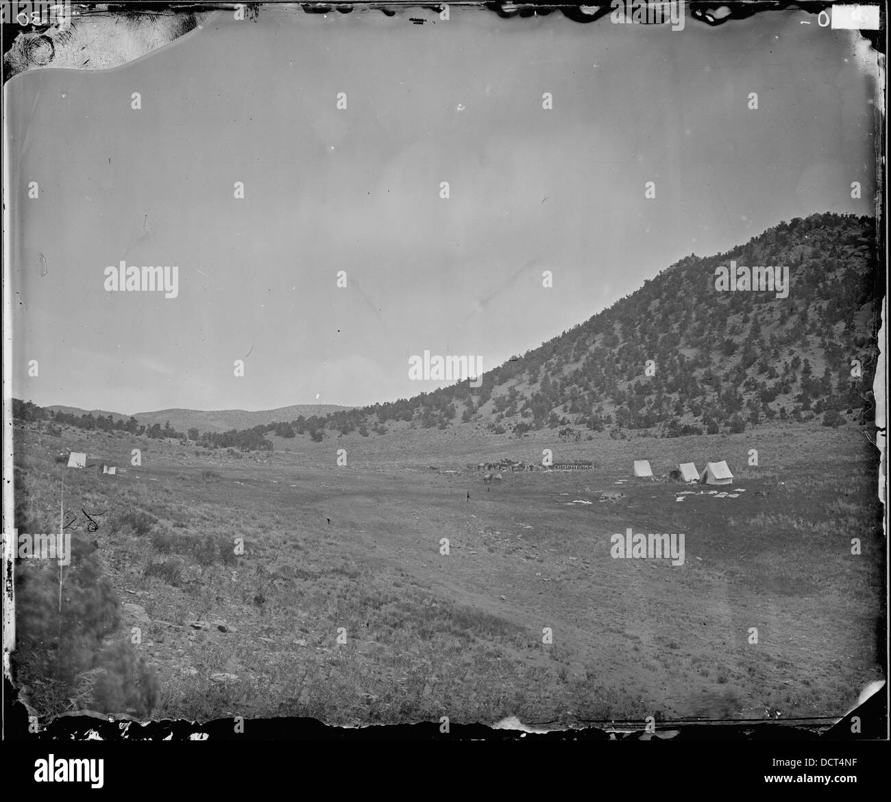 Una scena da un campo in Nevada, che raffigura la vita e l'ambiente all'interno di questa regione durante il periodo storico. Foto Stock