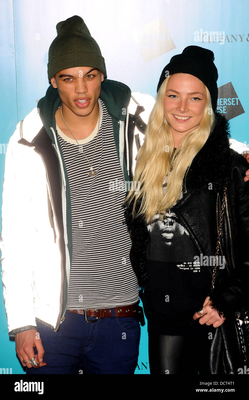 Dudley O'Shaughnessy, Clara Paget Tiffany & Co presenta il 'Inverno parte" celebra l'apertura del Somerset House la pista di pattinaggio su ghiaccio a Somerset House Londra Inghilterra - 21.11.11 Foto Stock