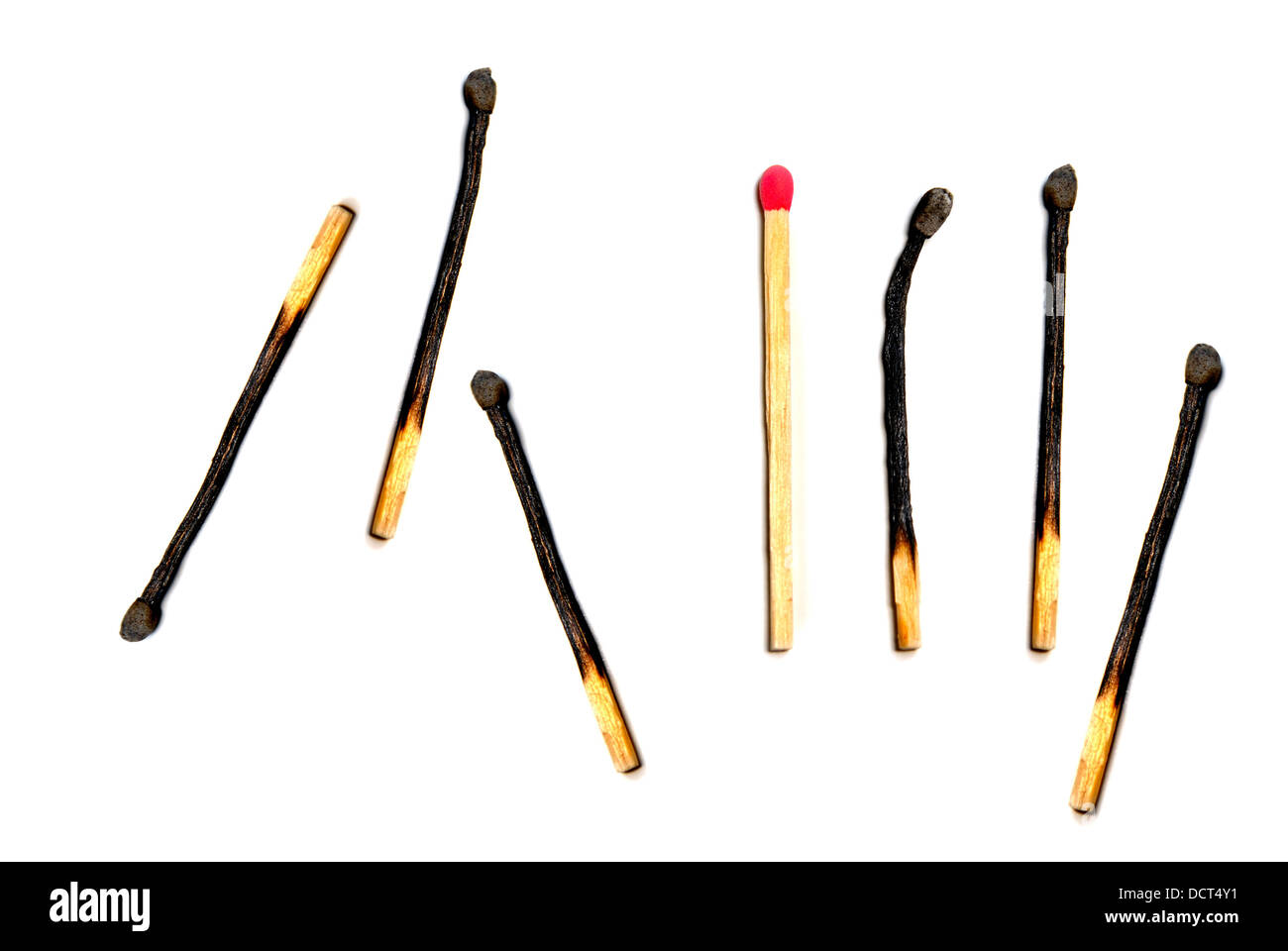 Gruppo di partite con più bruciato e uno non è ancora accesa Foto Stock