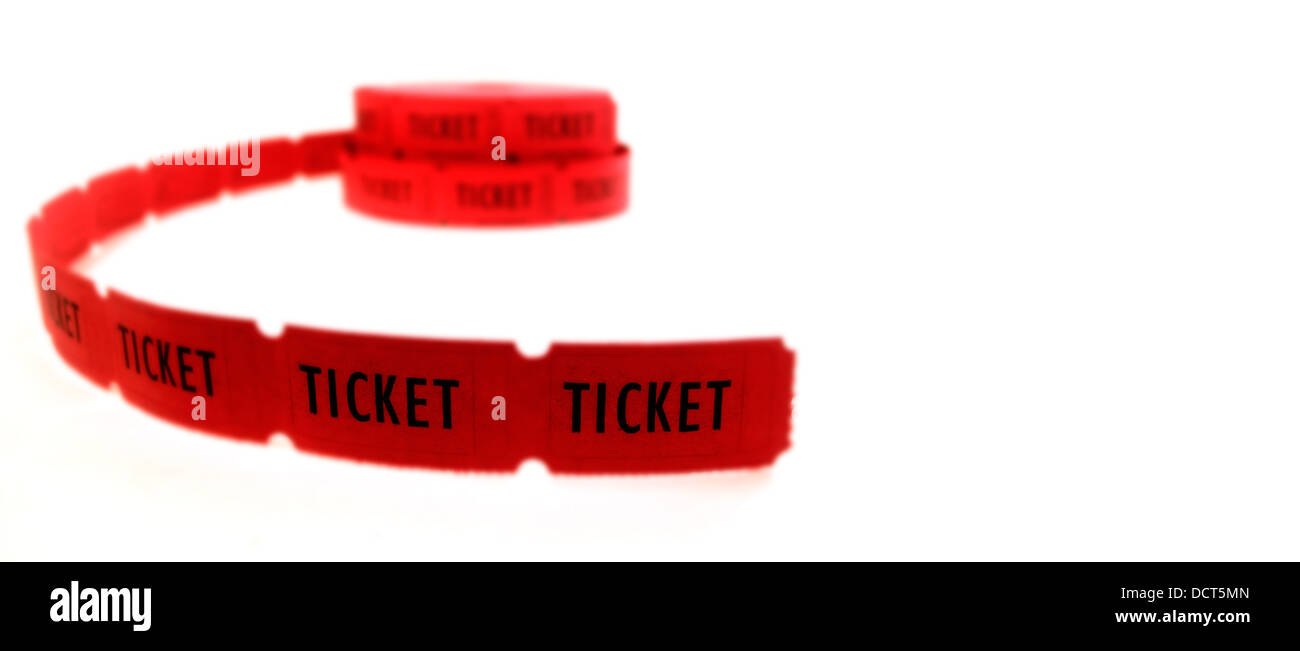 Rotoli di biglietti rossi collegati insieme per l'ammissione Foto Stock