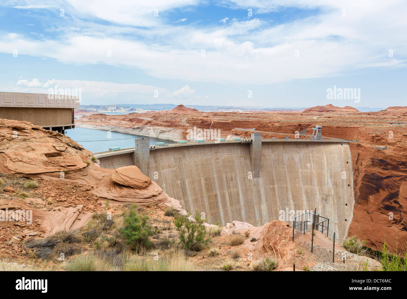 Il Glen Canyon Dam sul Lago Powell vicino a pagina, Arizona, Stati Uniti d'America Foto Stock