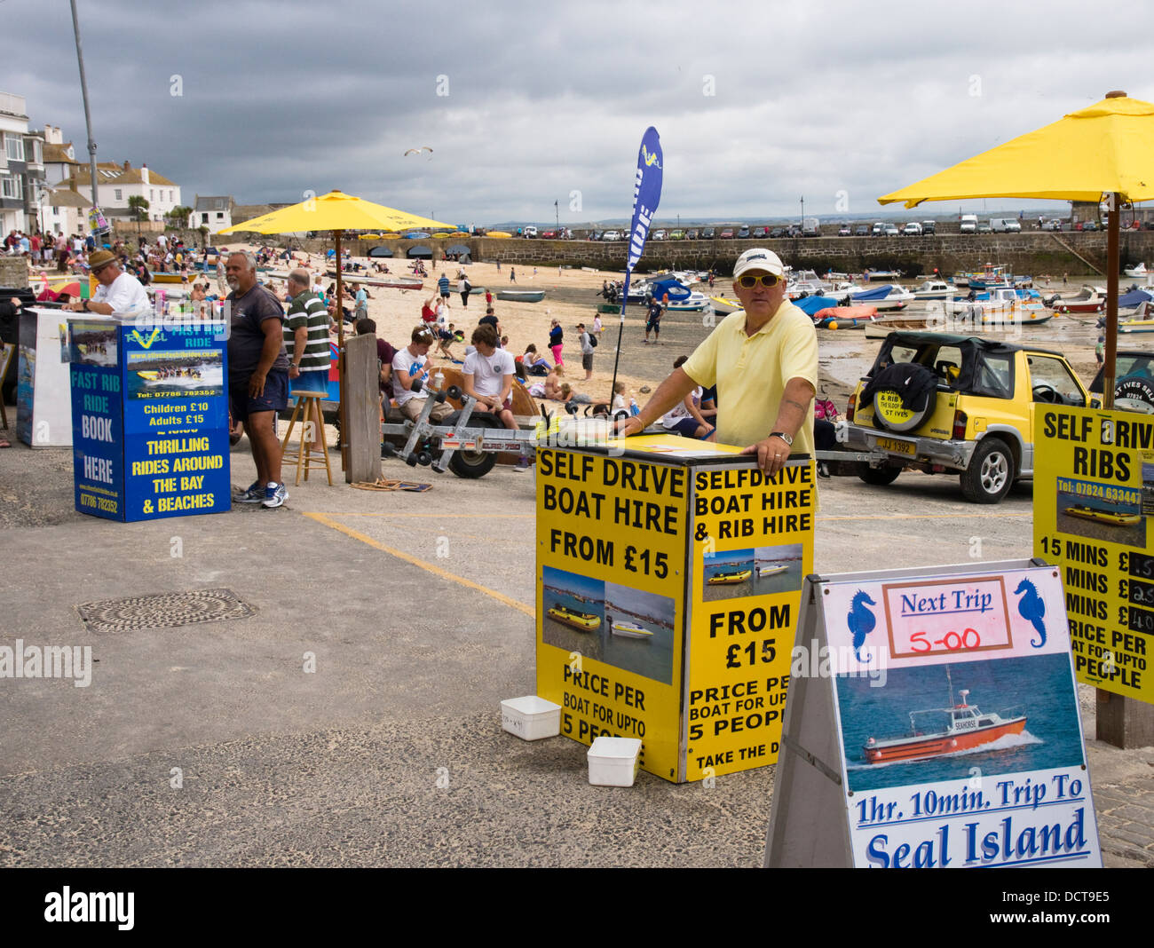 St Ives una destinazione balneare in Cornovaglia, England Regno Unito gite in barca Foto Stock