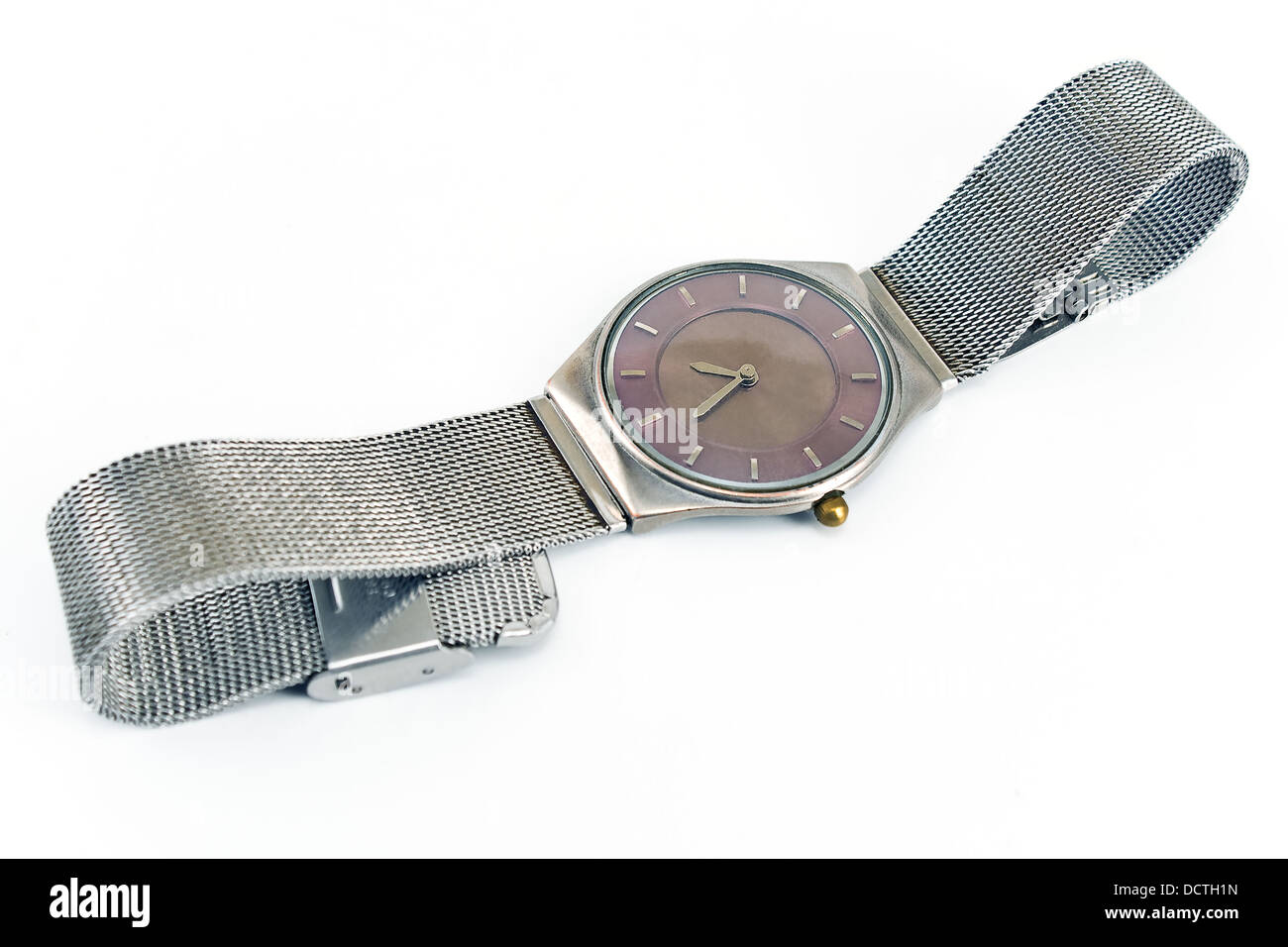 Argento orologio da polso su sfondo bianco Foto Stock