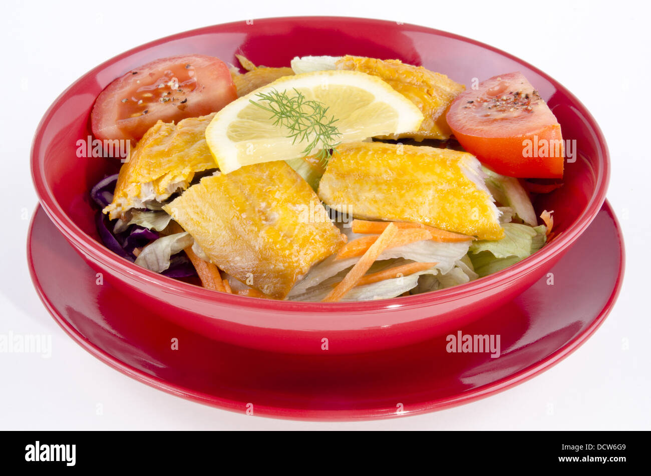 Scozzese fresco kipper con insalata di organico su una piastra Foto Stock