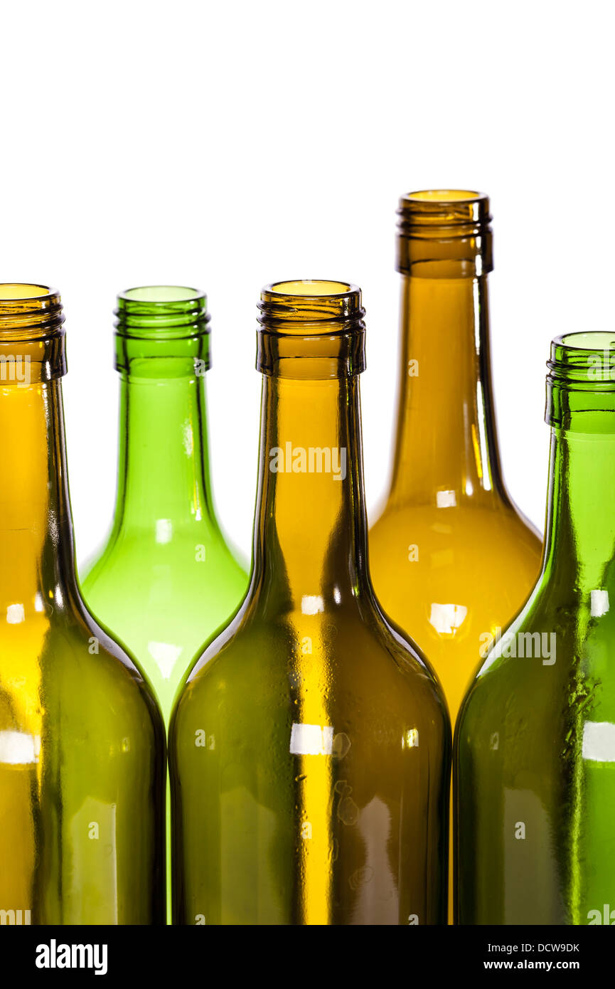 Bicchiere vuoto le bottiglie di vino, lavato e pronto per il riciclaggio. Foto Stock