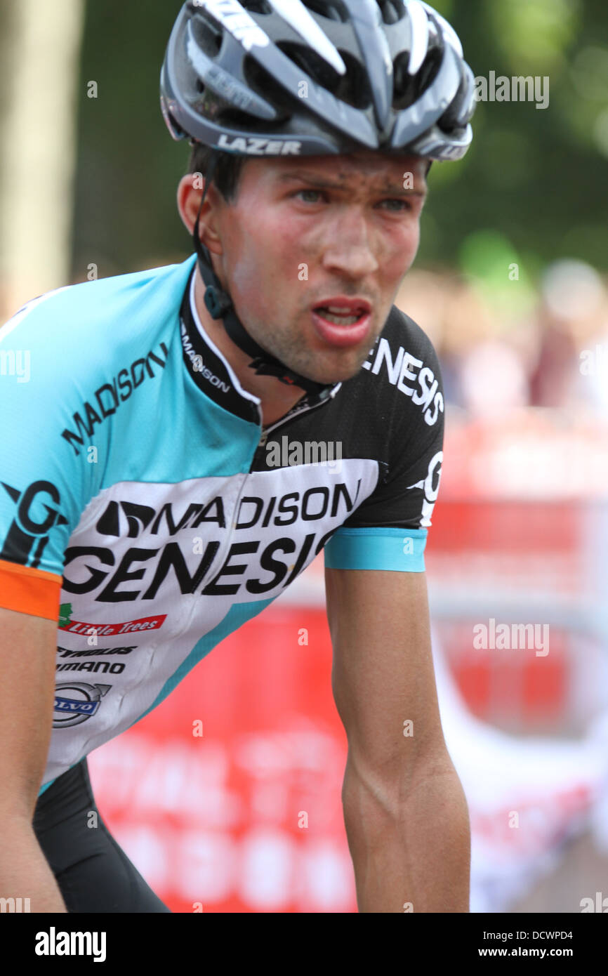 Ian Bibby del team Madison genesi nel 2013 Ride prudenziali Londra Surrey Ciclismo Classico evento. Foto Stock