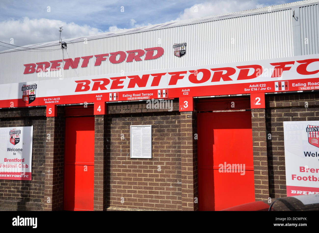 Brentford Football Club di Griffin Park terra nella zona ovest di Londra Foto Stock