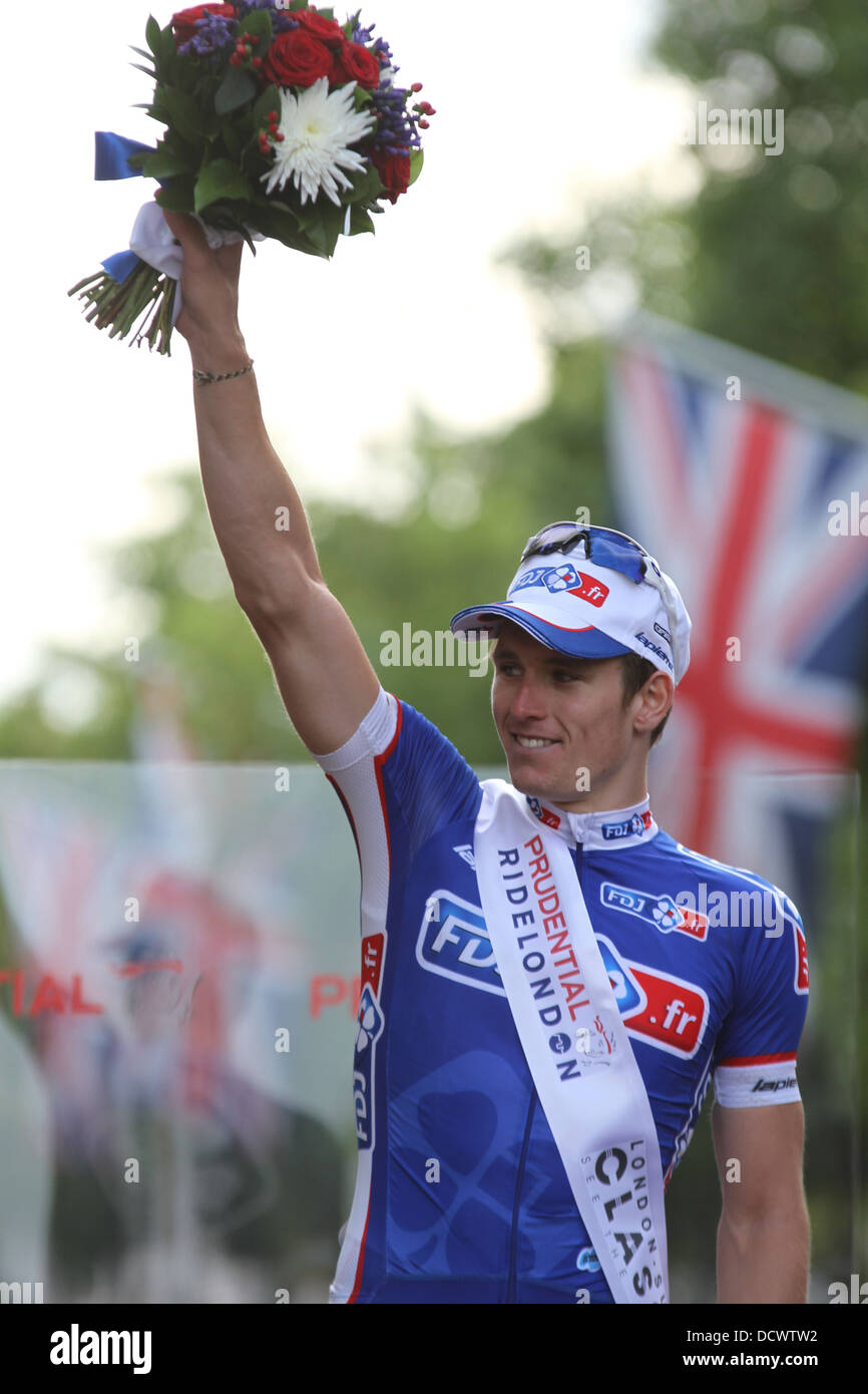 Arnaud Démare del team FDJ.fr della Francia vince 2013 Ride prudenziali Londra Surrey Classic. Foto Stock