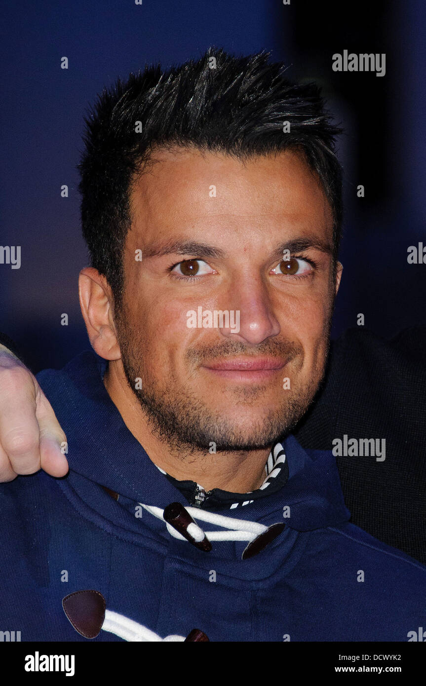 Peter Andre lancia Natale a New York a incandescenza, Centro commerciale Bluewater Kent, Inghilterra - 08.12.11 Foto Stock