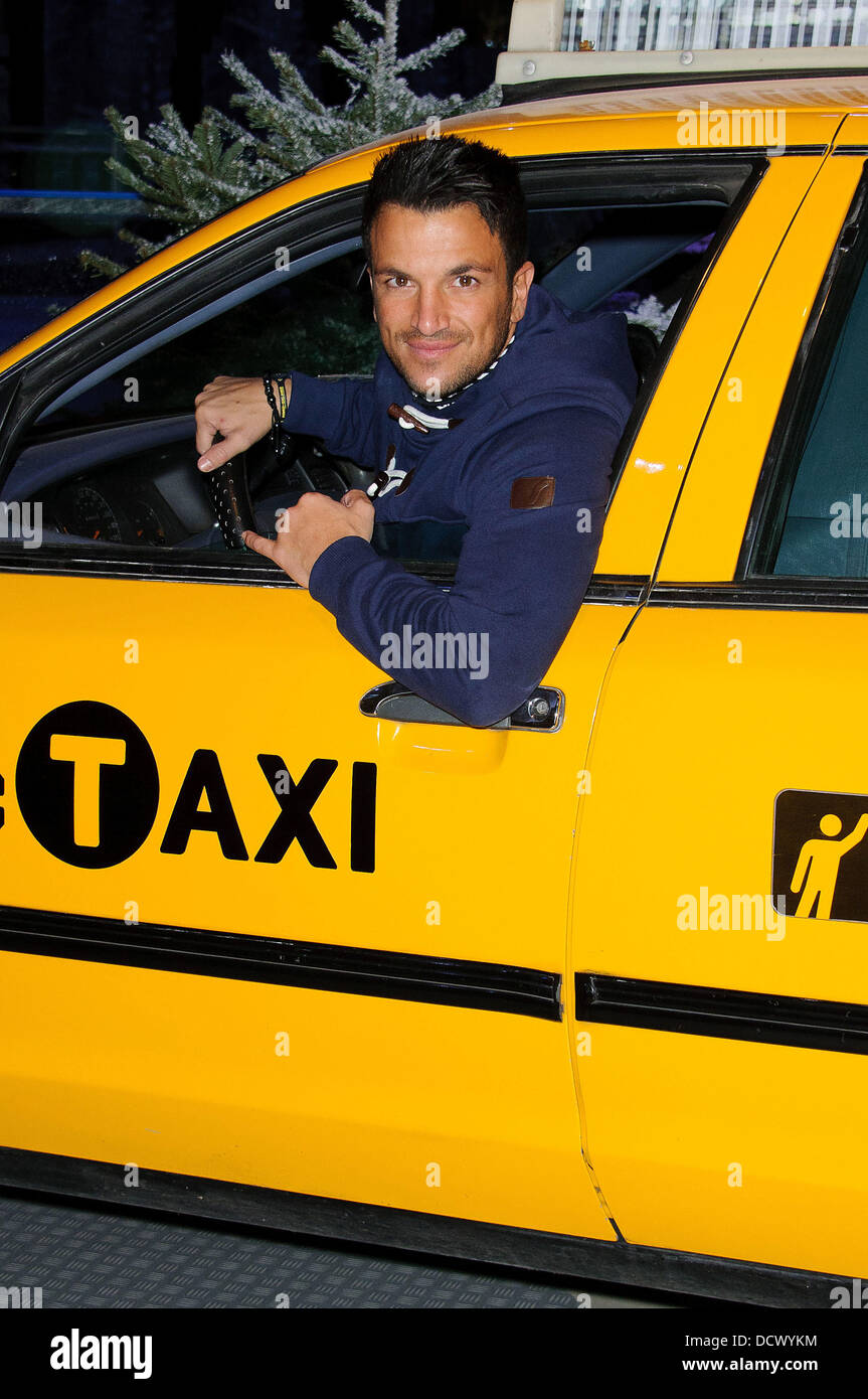 Peter Andre lancia Natale a New York a incandescenza, Centro commerciale Bluewater Kent, Inghilterra - 08.12.11 Foto Stock