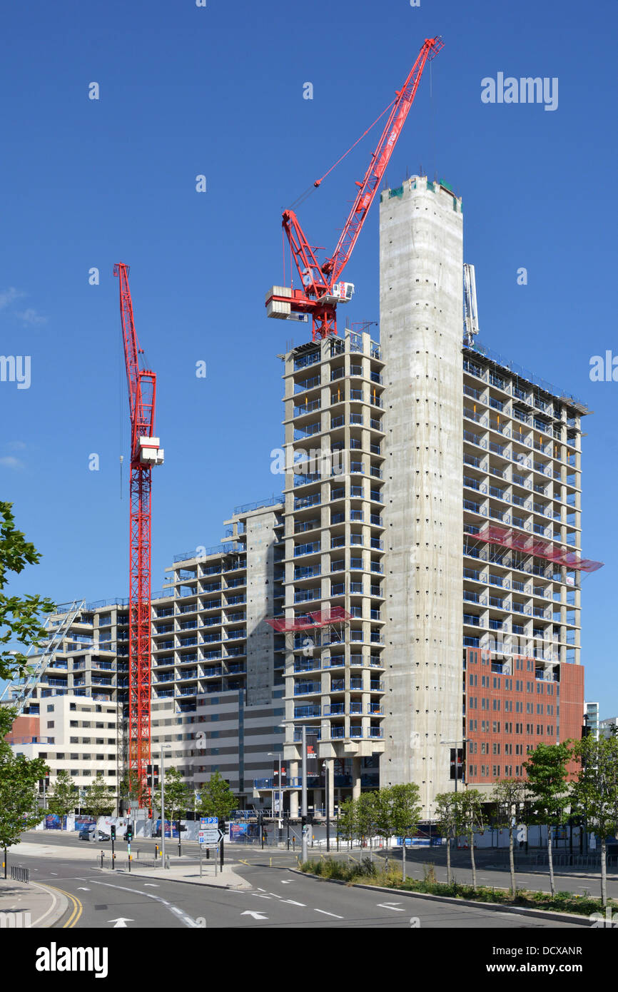 Multipiano alloggi per studenti a torre in costruzione presso il Queen Elizabeth Olympic Park Foto Stock