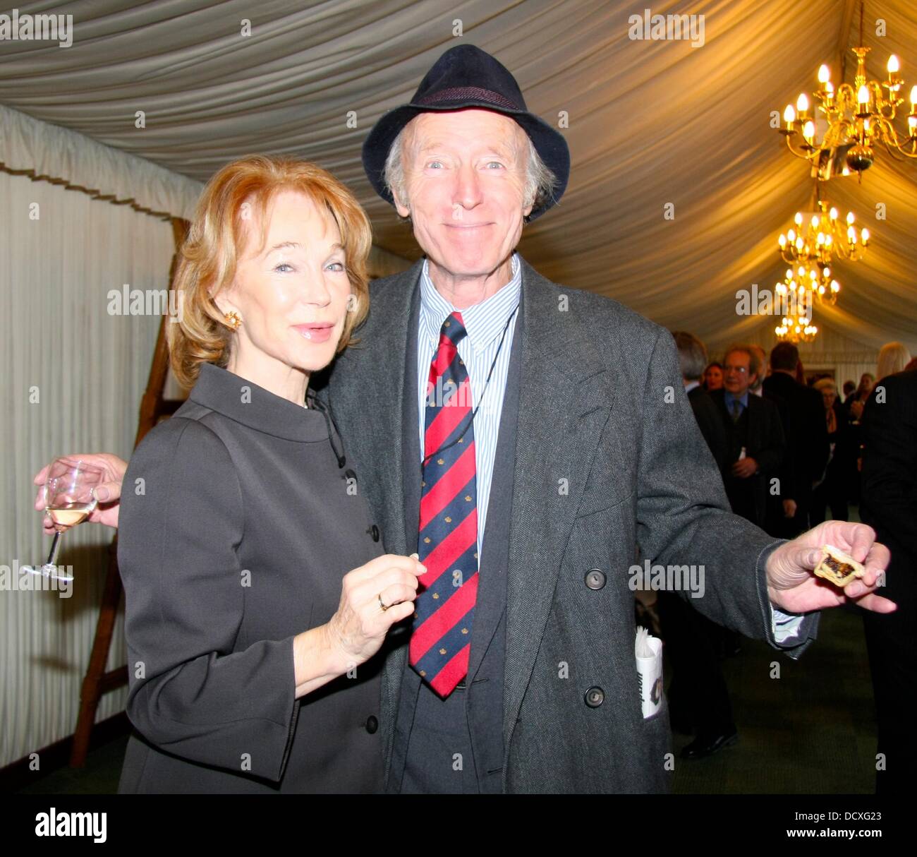 Shirley Ann Field, Mike Sarne celebrità Guild - Pre feste di Natale presso la sede del parlamento di Londra - Inghilterra - 15.12.11 Foto Stock