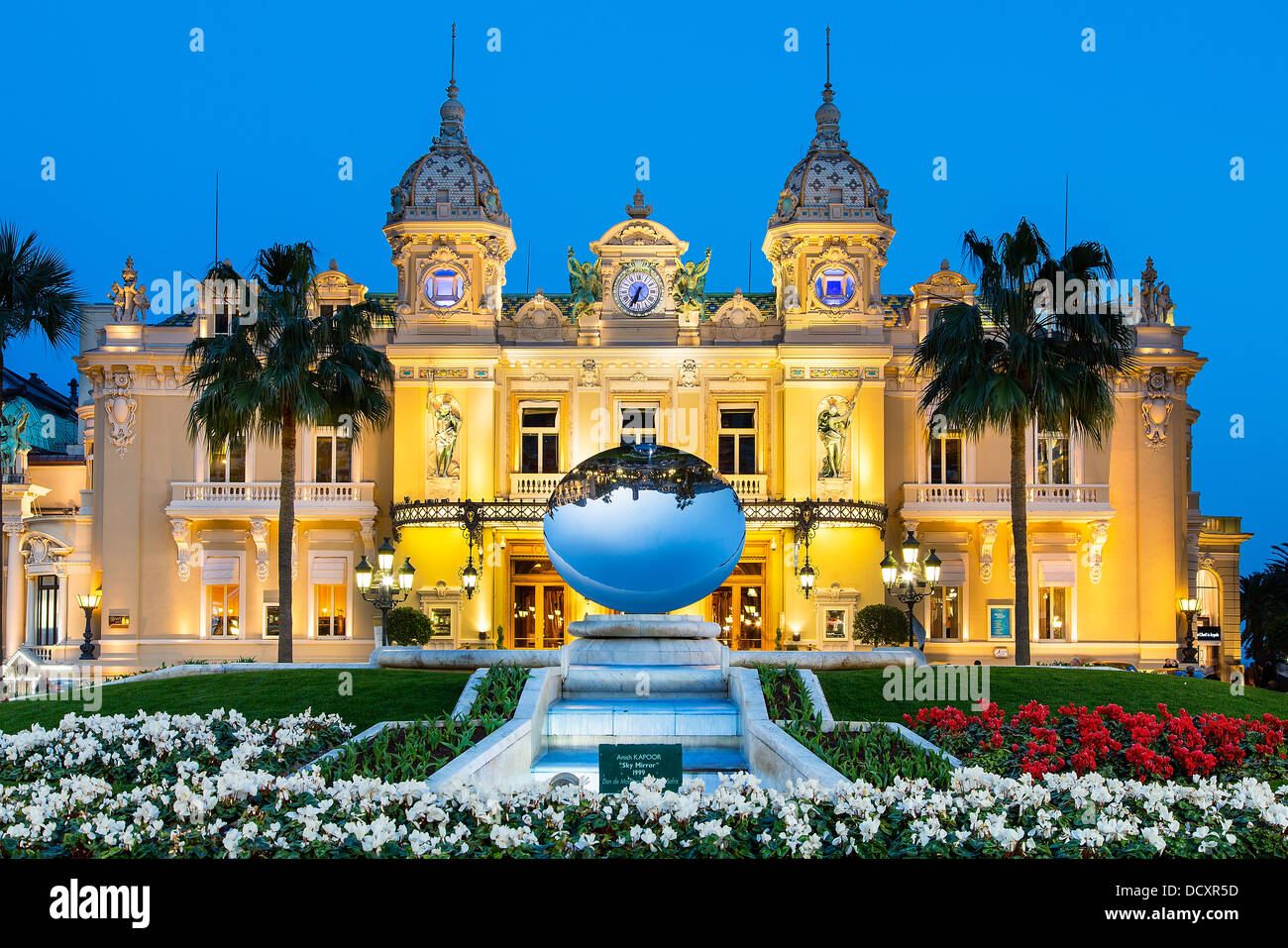 Il Principato di Monaco e Monte Carlo, il casinò al crepuscolo Foto Stock