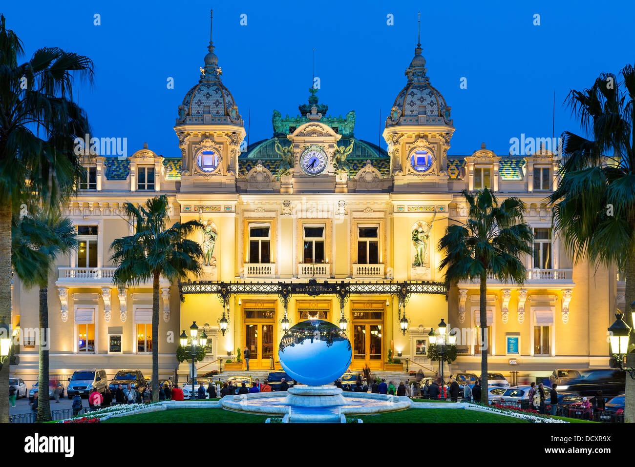 Il Principato di Monaco e Monte Carlo, il casinò al crepuscolo Foto Stock