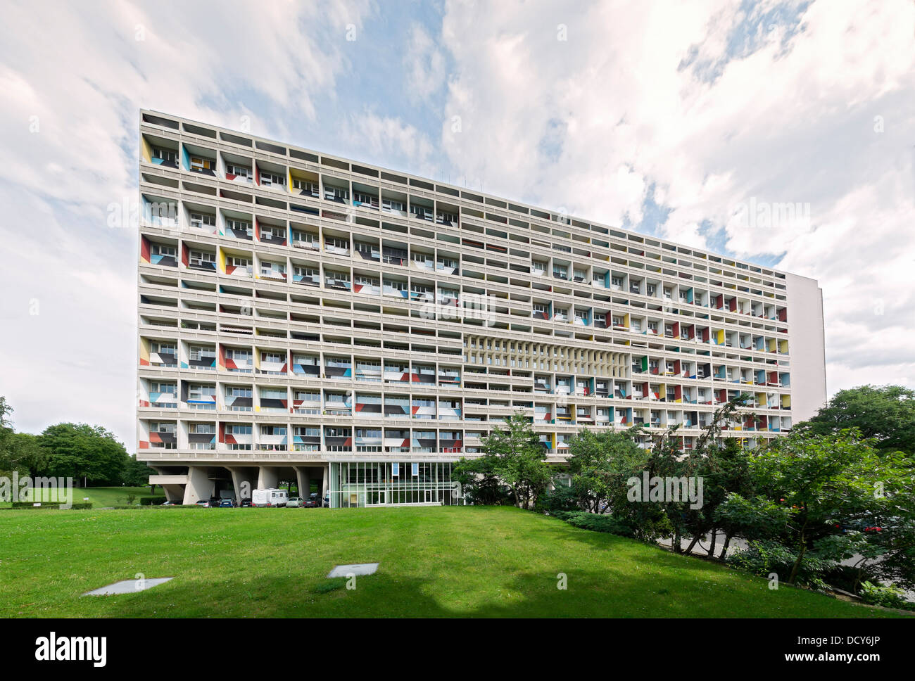Vista esterna del modernismo Corbusierhaus appartamento edificio costruito come Unite d'abitazione a Berlino Germania Foto Stock