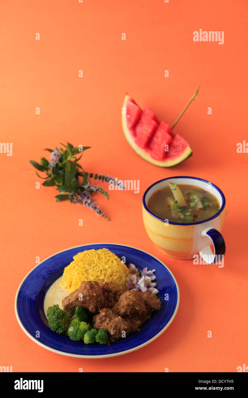 Pasto birmano, tamarindo di maiale al curry, christophine zuppa, Foto Stock