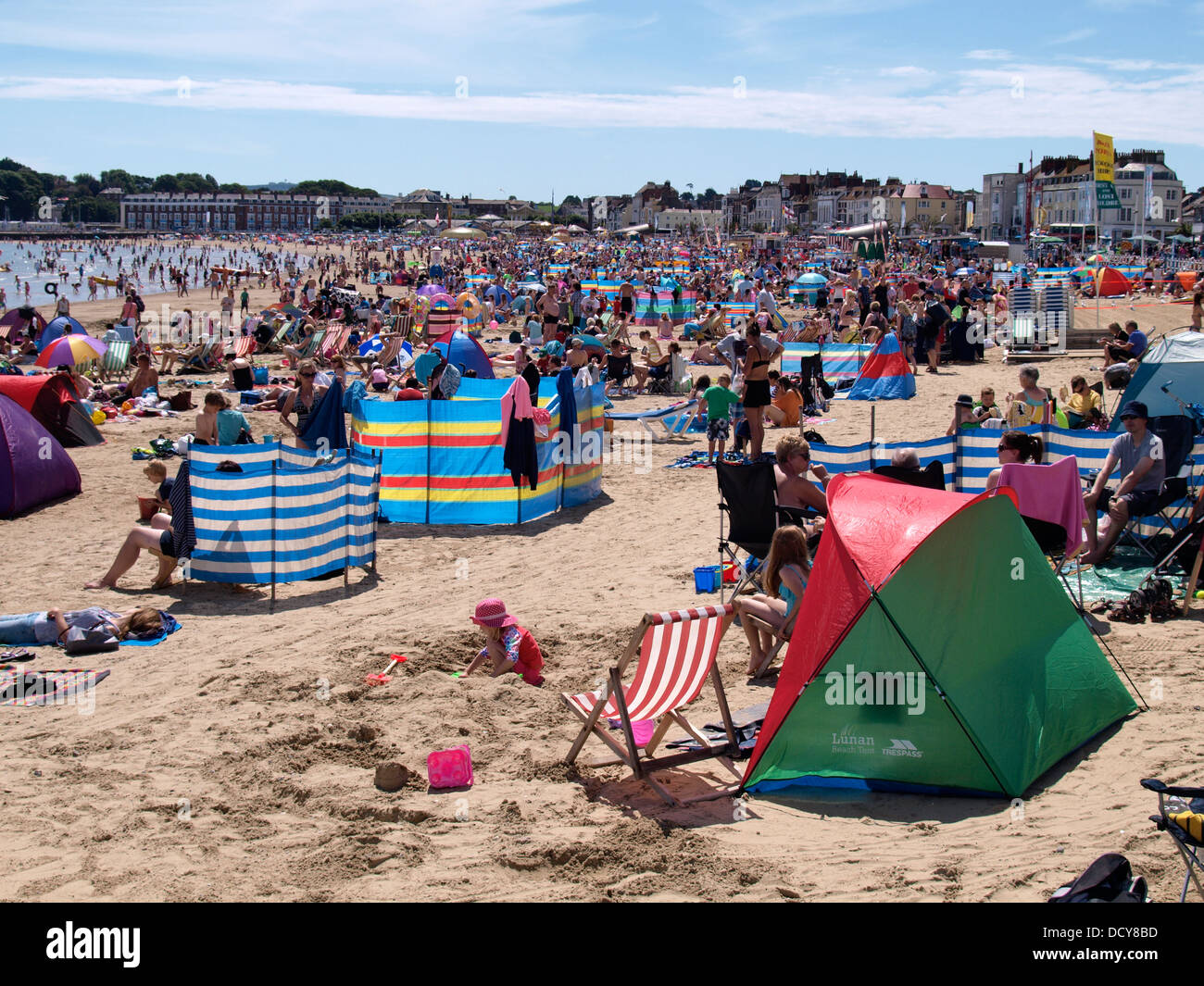 Affollata spiaggia di Weymouth Dorset, Regno Unito, Agosto 2013 Foto Stock