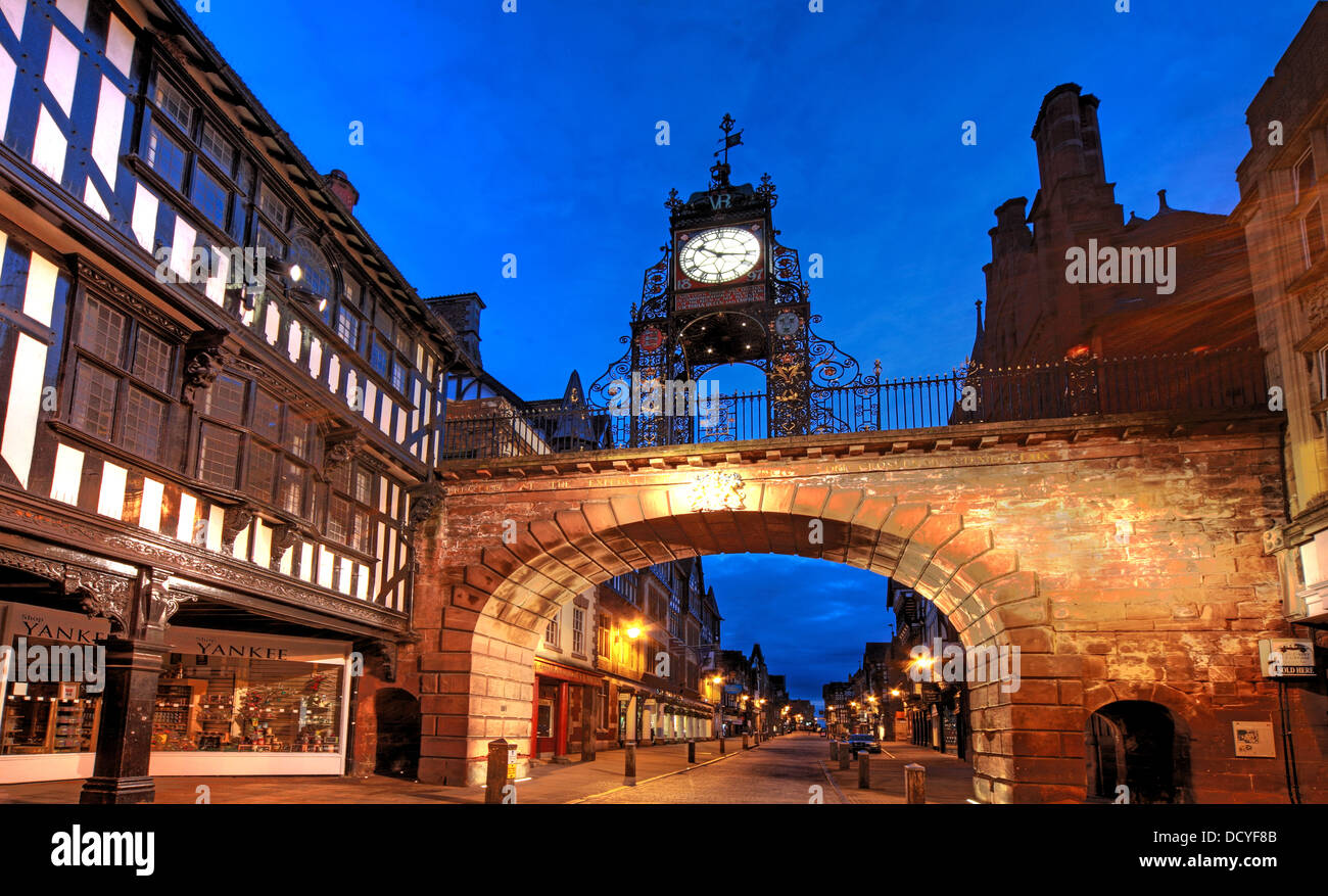 Nella città di Chester, NW England Regno Unito prese al tramonto Foto Stock