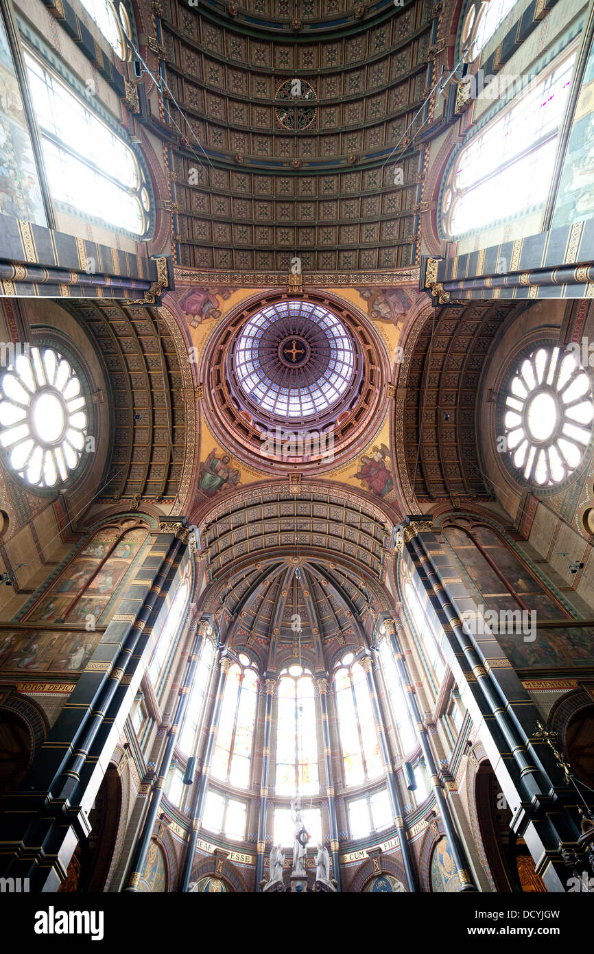 La Chiesa di San Nicola (Olandese: Sint Nicolaaskerk) interni soffitti in Olanda, Amsterdam, Paesi Bassi. Foto Stock