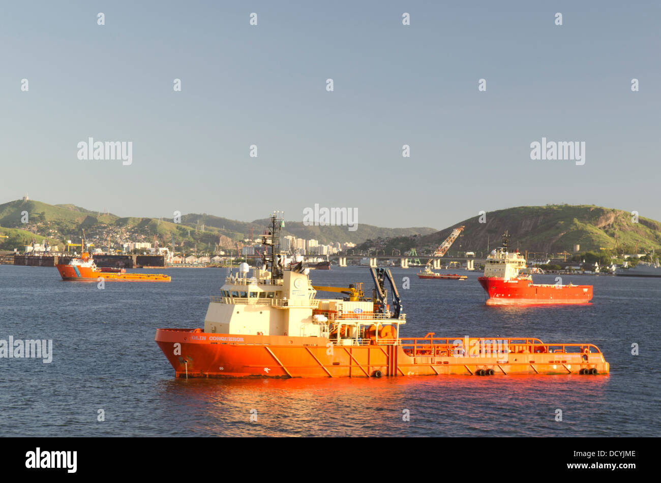 Navi da rifornimento ancorato alla Baia di Guanabara, Rio de Janeiro, Brasile Foto Stock