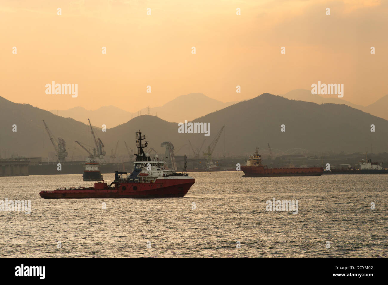 Navi da rifornimento ancorato alla Baia di Guanabara, Rio de Janeiro, Brasile Foto Stock