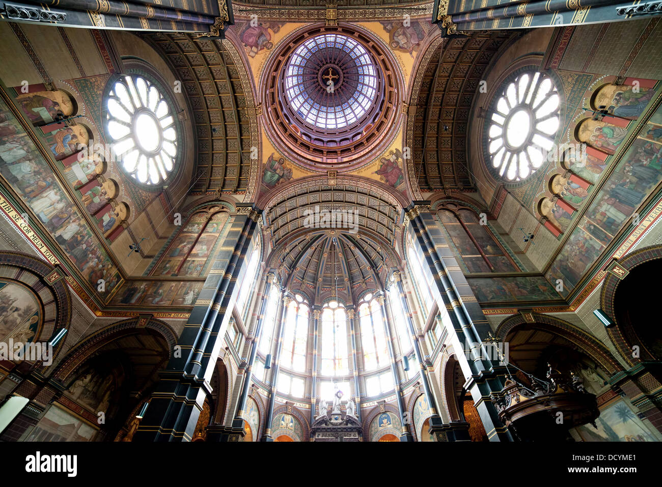 La Chiesa di San Nicola (Olandese: Sint Nicolaaskerk) interni in Olanda, Amsterdam, Paesi Bassi. Foto Stock